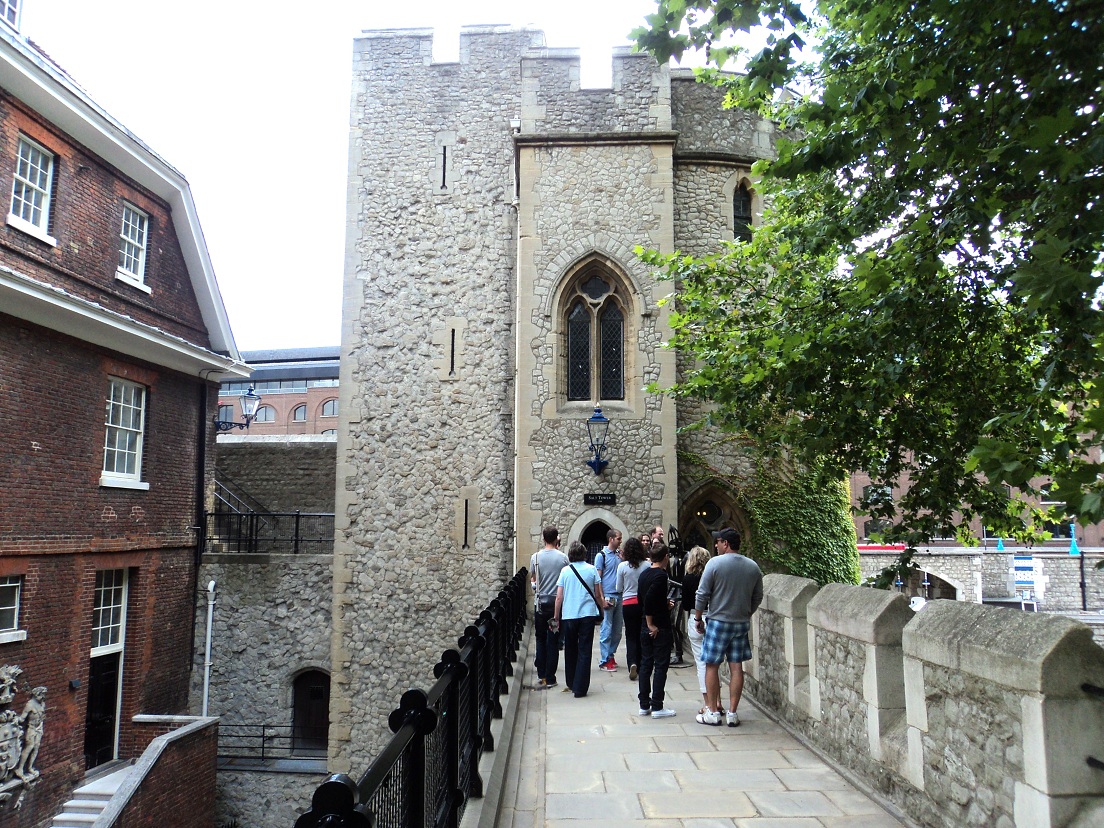 La tour du sel (Salt Tower) fait partie de l'enceinte sud de la tour de Londres, face à la Tamise 