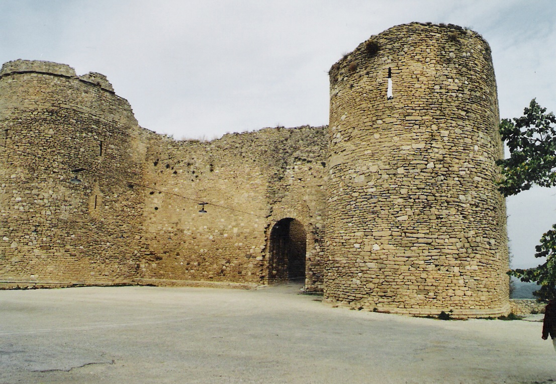 Venasque city walls 