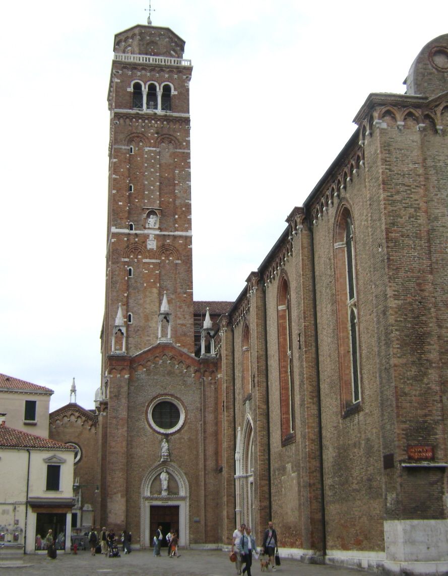 La façade de l'église Santa Maria Gloriosa dei Frari, dite «i Frari», à Venise 