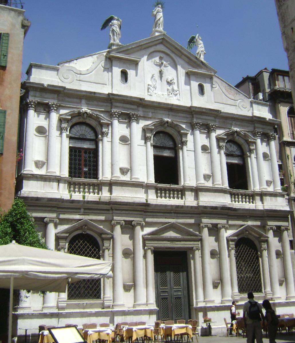 La façade de l'église Saint Fantin, à côté du théâtre de la Fenice, à Venise 