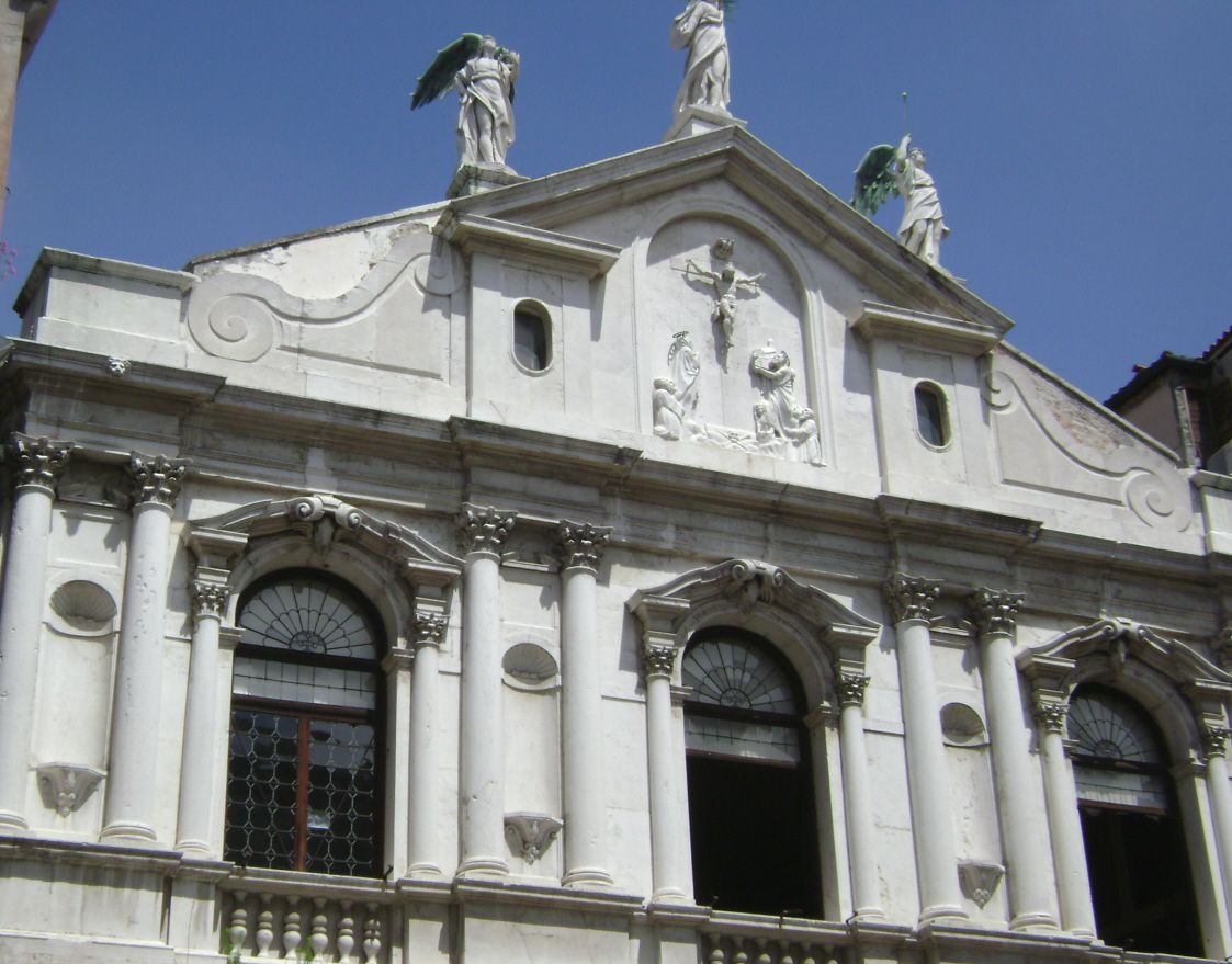 La façade de l'église Saint Fantin, à côté du théâtre de la Fenice, à Venise 