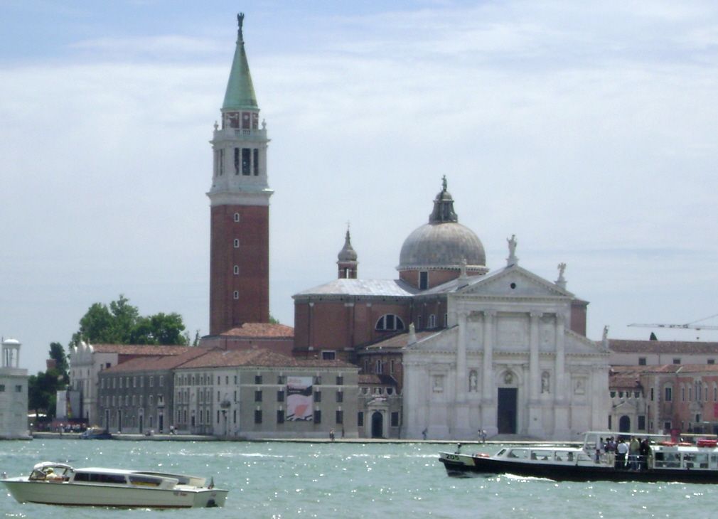 La basilique San Giorgio (saint Georges), dans l'île située en facedu palais des Doges (Venise) 