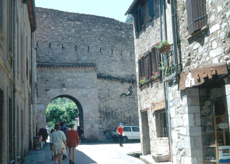 Une des portes des remparts de Villefranche-de-Conflent (Pyrénées orientales) 