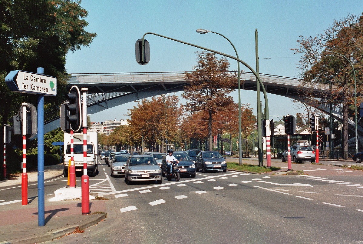 La passerelle métallique sur l'avenue de Tervueren à Woluwé-saint-Pierre 