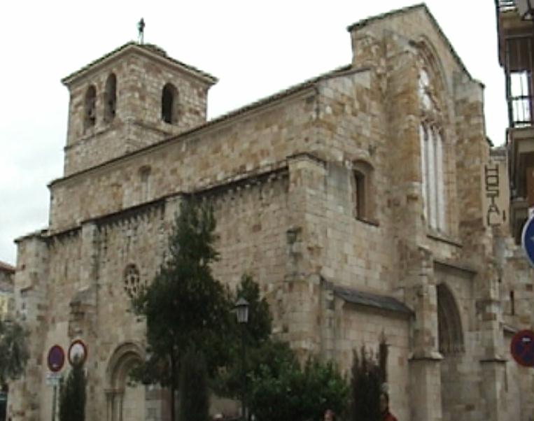 La façade ouest (gothique) de l'église San Juan de Zamora 