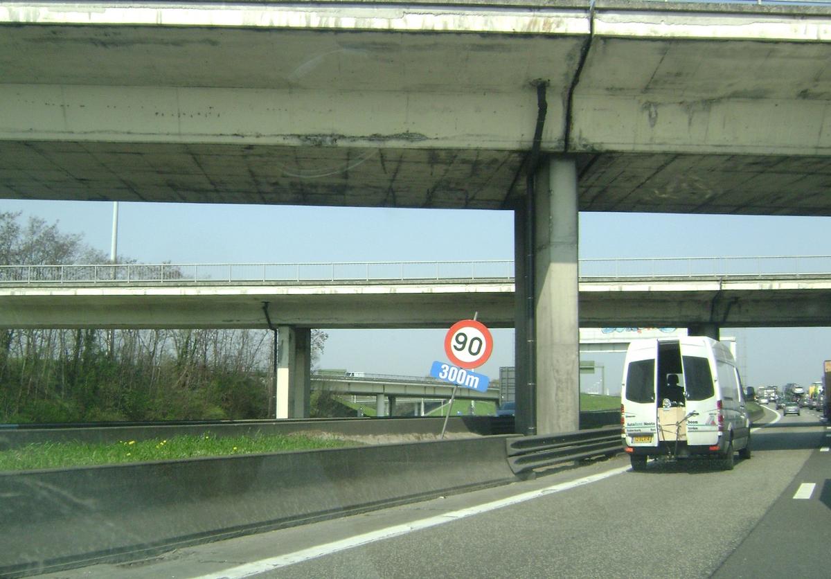 L'échangeur du périphérique (R0) de Bruxelles et de l'autoroute de l'aéroport à Zaventem 