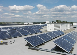 Photovoltaikanlage mit 900 PV-Modulen (Fotos 2 und 3: WOLFIN/HS/edding) 