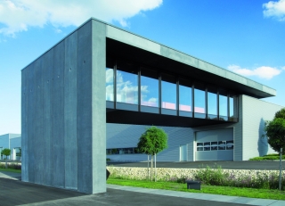 Das neue Kundenterminal der Roma KG in Burgau schliest eine architektonische Lücke auf dem Firmengelände 