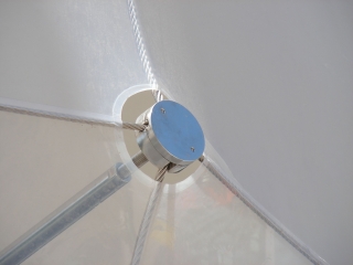 Die ETFE-Folienbespannung basiert auf formgebenden, lastabtragenden Edelstahlseilen 