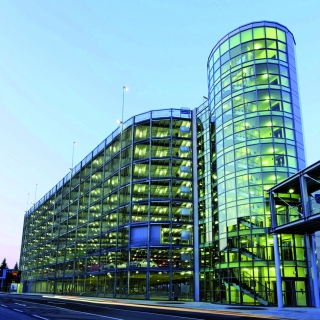 Parkhaus am Flughafen Düsseldorf mit 2824 Stellplätzen 
