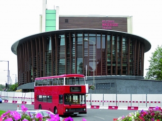 Das Aylesbury Waterside Theatre nach der Fertigstellung 