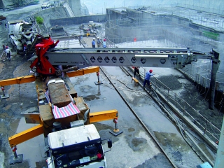 Betonage eines Tunnelportals (Fotos: Putzmeister Concrete Pumps) 