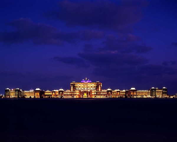 Fiche média no. 38088 Emirates Palace Hotel 
Avec l'aimable permission de 
Emirates Palace - Abu Dhabi 
Managed by Kempinski 
P O Box 39999, West Corniche, Abu Dhabi, UAE