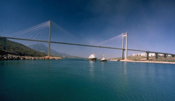 Pont d'Evripos en Grèce 
