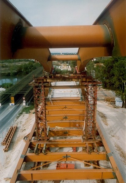 Saint Gilles Bridge under construction 