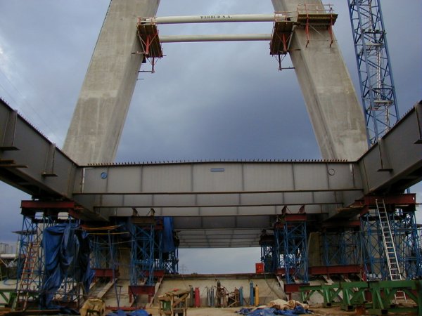 Sucharskiego-Brücke: Aufbau der Träger des des überbaus 