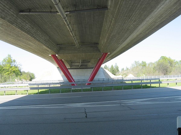 Lochhausener Strasse Overpass crossing the A8 