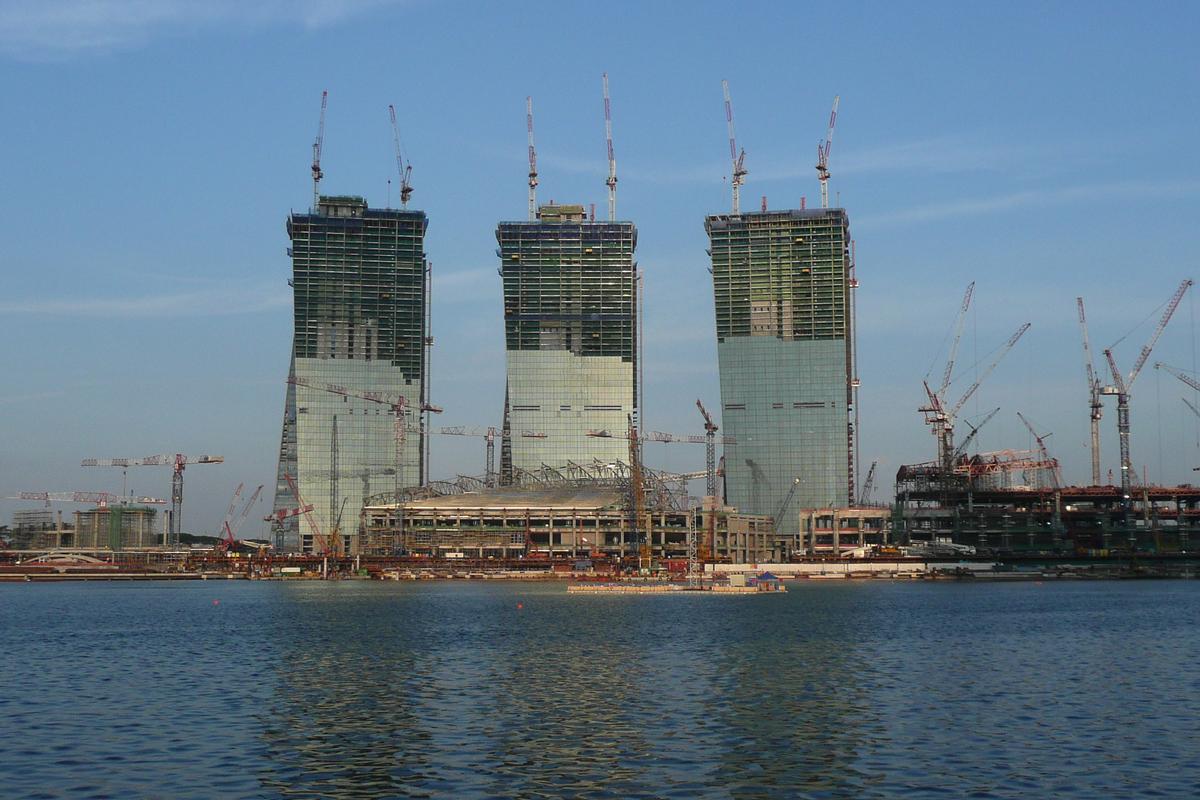 Media File No. 217577 Three 55-storey hotel towers are being built at Marina Bay Sands in Singapore; it is on top of these towers that the Sky Park will be created – gardens, swimming pool, restaurants and bars resting on 17 spherical bearings