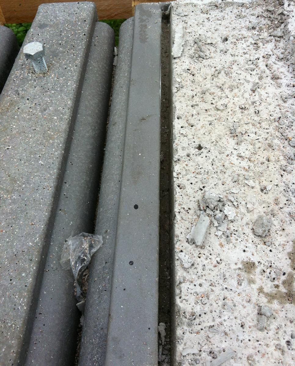 How to clean between expansion joints