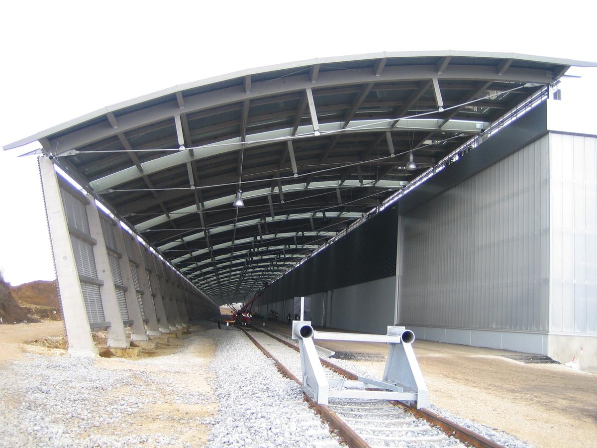 Stützenfußsystem für die Verankerung schräger Fertigteilstützen beim Neubau des Güterverkehrszentrums in Ingolstadt 