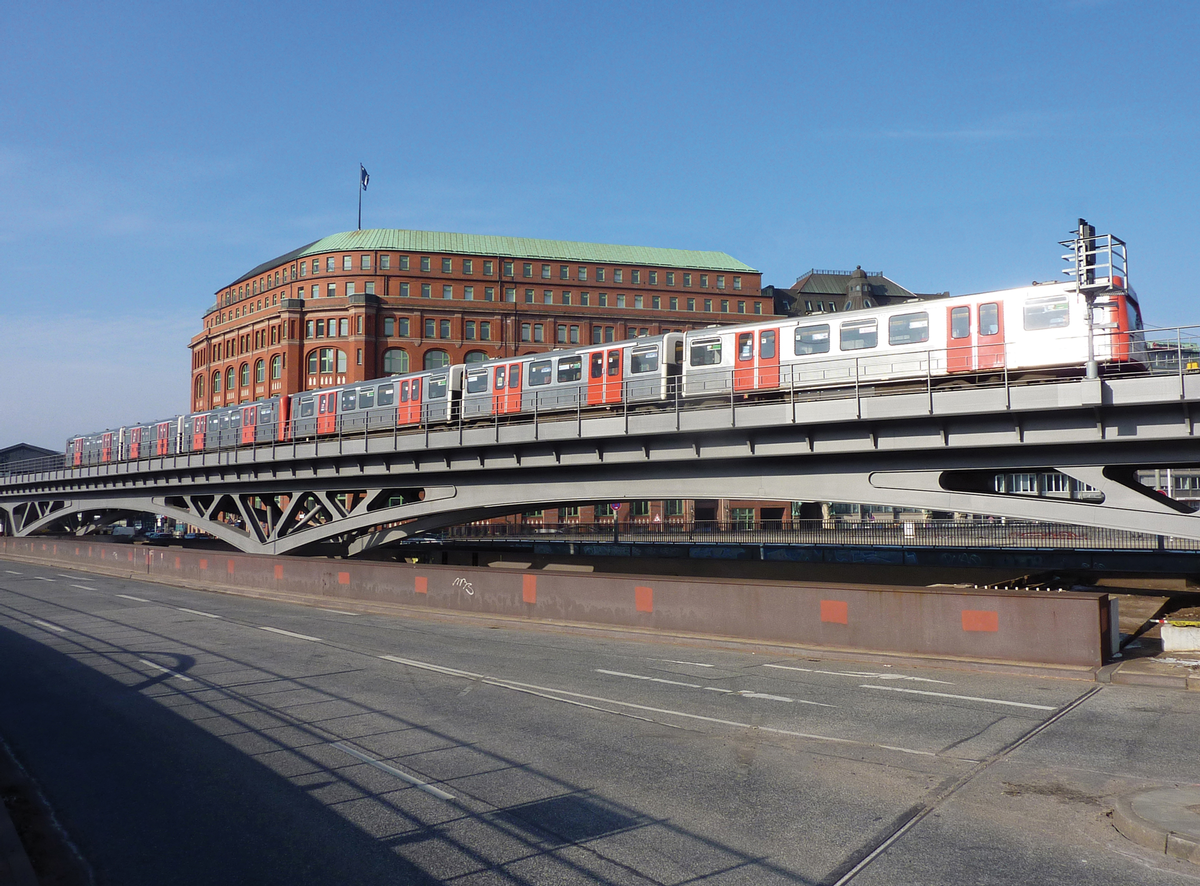 Deutlich offener und transparenter als die Altkonstruktion: das neue Stahlviadukt Am Binnenhafen in Hamburg 