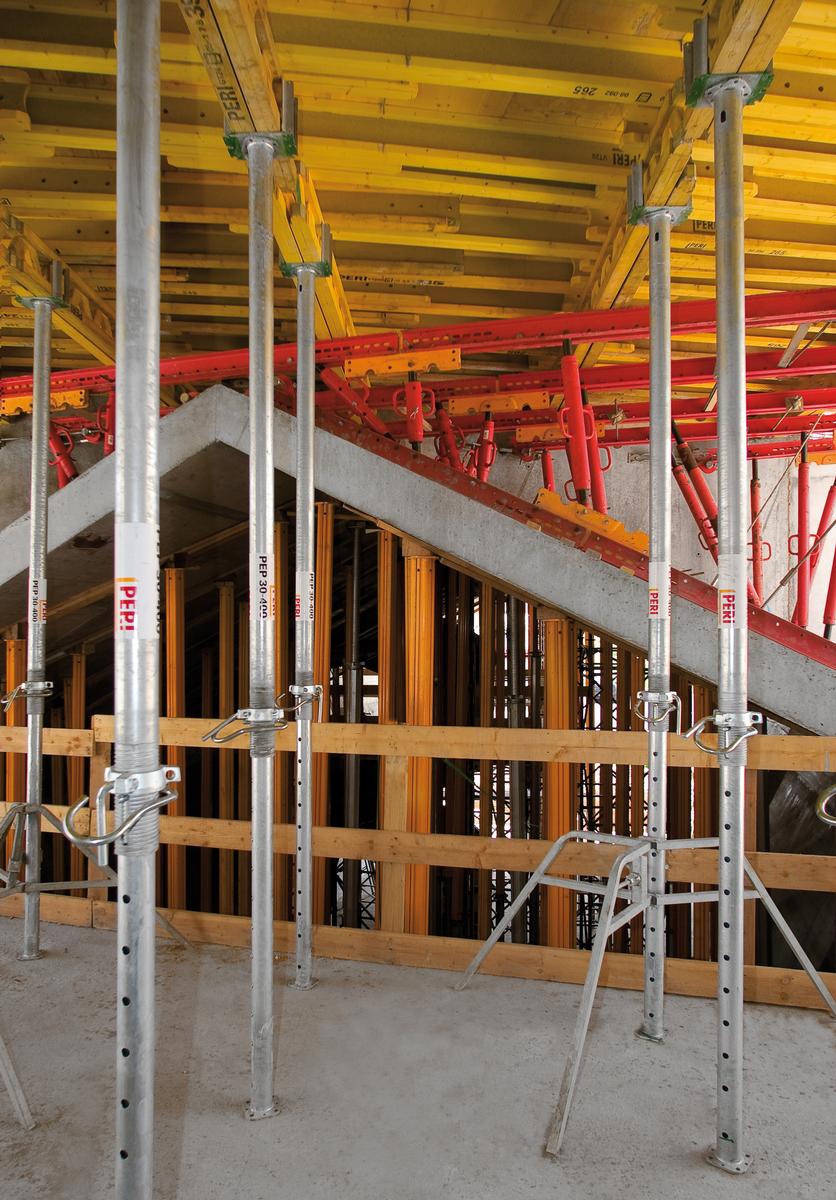 Media File No. 158529 The MULTIFLEX platforms with the PERI GT 24 lattice girders served both as slab formwork and working levels. The range of different contact surfaces which had to be considered required customised support constructions