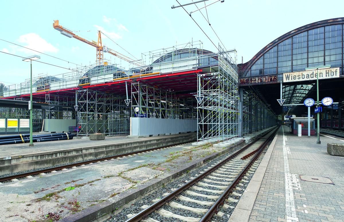 Die fünf Stahl-Glas-Hallen des historischen Kopfbahnhofs werden sukzessive erneuert 