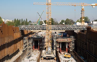 Media File No. 72742 The southern entrance area is being constructed using the cut-and-cover method for a length of around 1.5 kilometres. With the two PERI formwork carriages, the walls and slabs of the two separate tunnels can be cost-effectively concreted in one pour