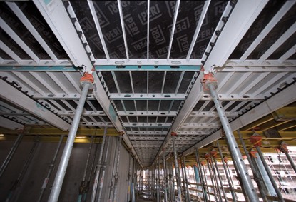 Media File No. 73371 The PERI SKYDECK aluminium panel slab formwork with drophead: fast forming through lightweight individual components, rapid material handling and reduced on-site material requirements due to the possibility of early striking