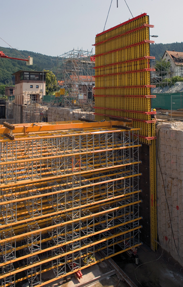 The VARIO wall formwork system and MULTIPROP lateral bracing were adapted perfectly to each other by engineers from PERI's Stuttgart office 