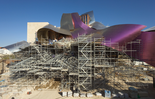 Media File No. 56102 From construction of the concrete foundations through to assembly of the 1,800 m² titanium roof skin, PERI Spain provided efficient formwork and scaffold solutions