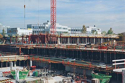 Uptown München A well organised formwork system ensured short 
construction times: TRIO panel formwork for 
the walls, SRS steel circular column formwork 
for the columns and VT table modules for the 
flat slabs were used for the building shell