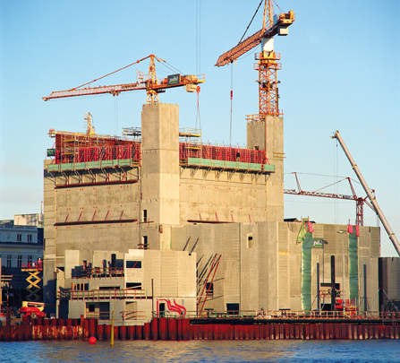 Media File No. 51976 The Royal Danish Theatre's new playhouse is directly located on the central harbour front in Copenhagen. Engineers from PERI Denmark provided the contractors with a complete solution using cost-effective use of innovative systems