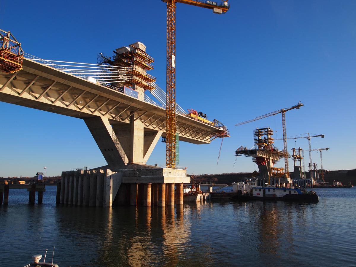 Vidin-Calafat bridge under construction 