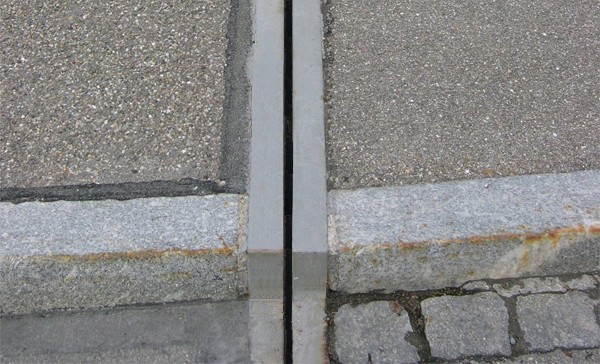 Exécution typique d'une bordure de trottoir 
