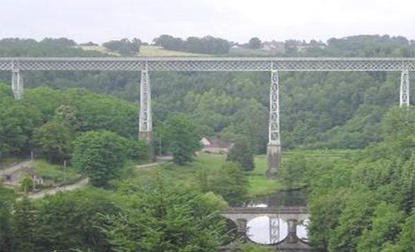 Stahlbrücke ausgerüstet mit RESTON®STU-Einheiten 
