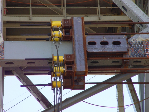 Chicago Skyway Rehabilitation A hydraulic bottom chord replacement in progress