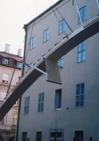 Temporäre Fußgängerbrücke am Architektenklub, München 