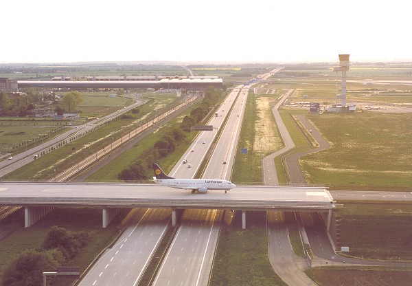 Pont est pour avions à l'aéroprt de Leipzig/Halle 
