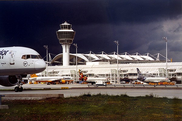 Aéroport de Munich: Tour de contrôle, Aérogare 1 