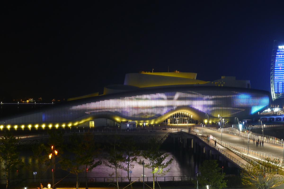 One Ocean Themenpavillon (Expo 2012), Yeosu, Südkorea: Lamellenfassade bei Nacht mit LED-Beleuchtung 