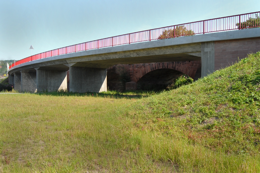 Saalebrücke Naumburg-Roßbach (B 180) - Ansicht aus Richtung Süd in Bauwerksflucht 