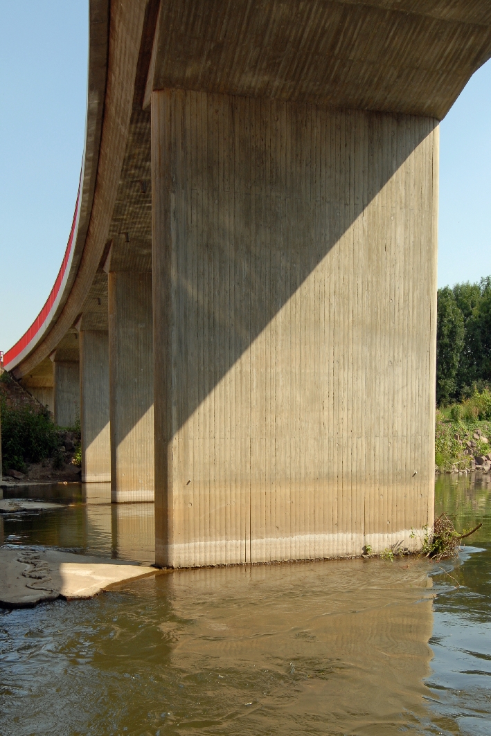 Saalebrücke Naumburg-Roßbach (B 180) - Pfeilerscheiben und Radius Überbau 
