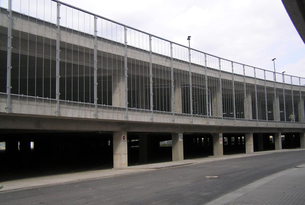 Zweigeschossiges Parkhaus am neuen Breslauer Stadion 
