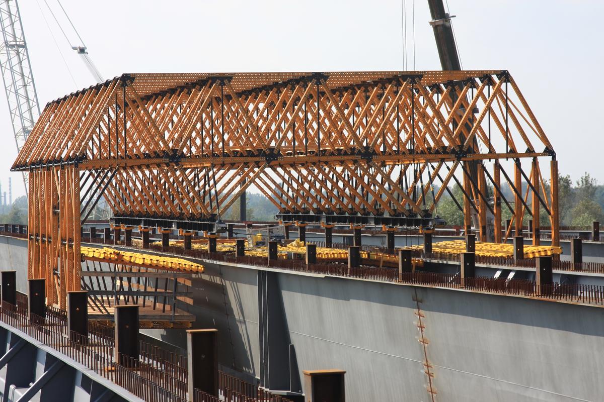 Deck flange form carrier in Poland 
