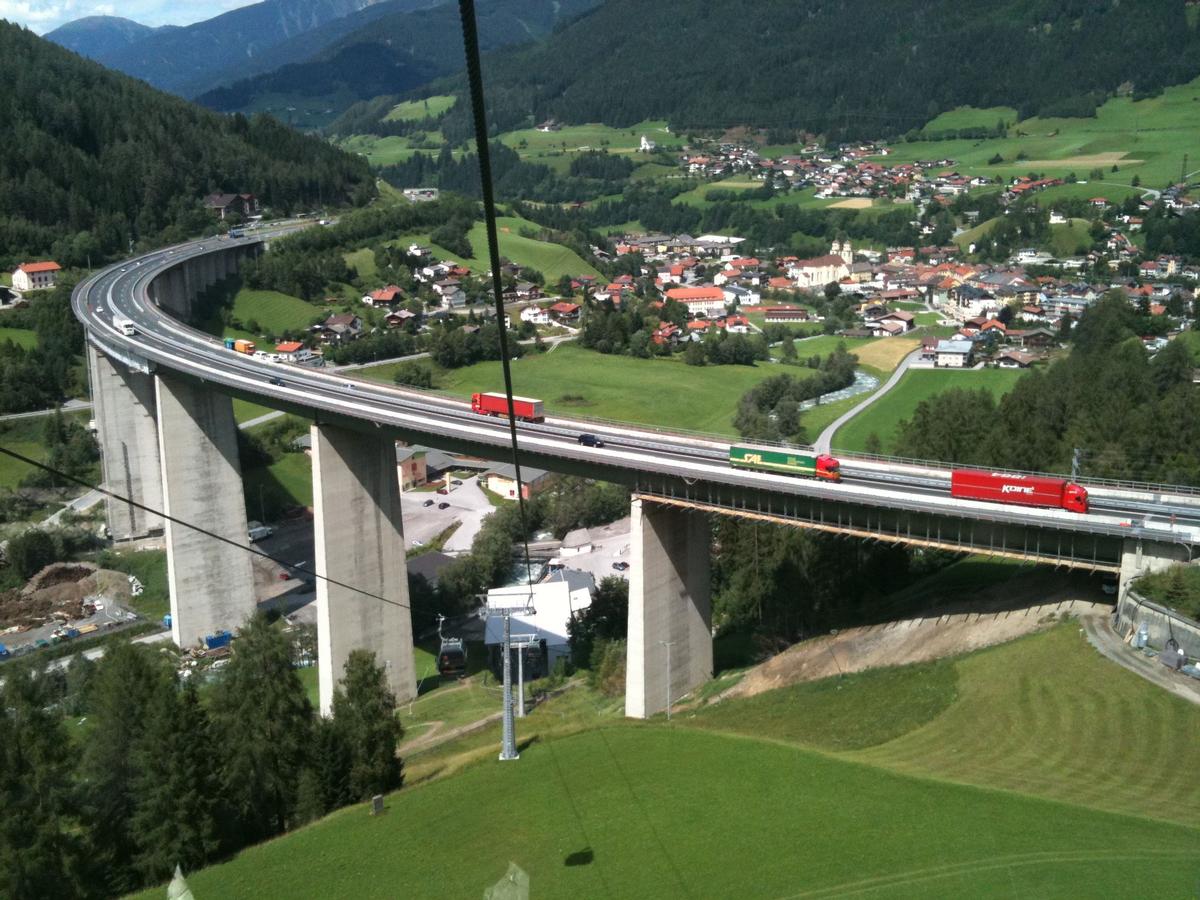 Die 674 m lange Gschnitztalbrücke wurde von Anfang 2011 bis Ende 2012 grundhaft saniert 