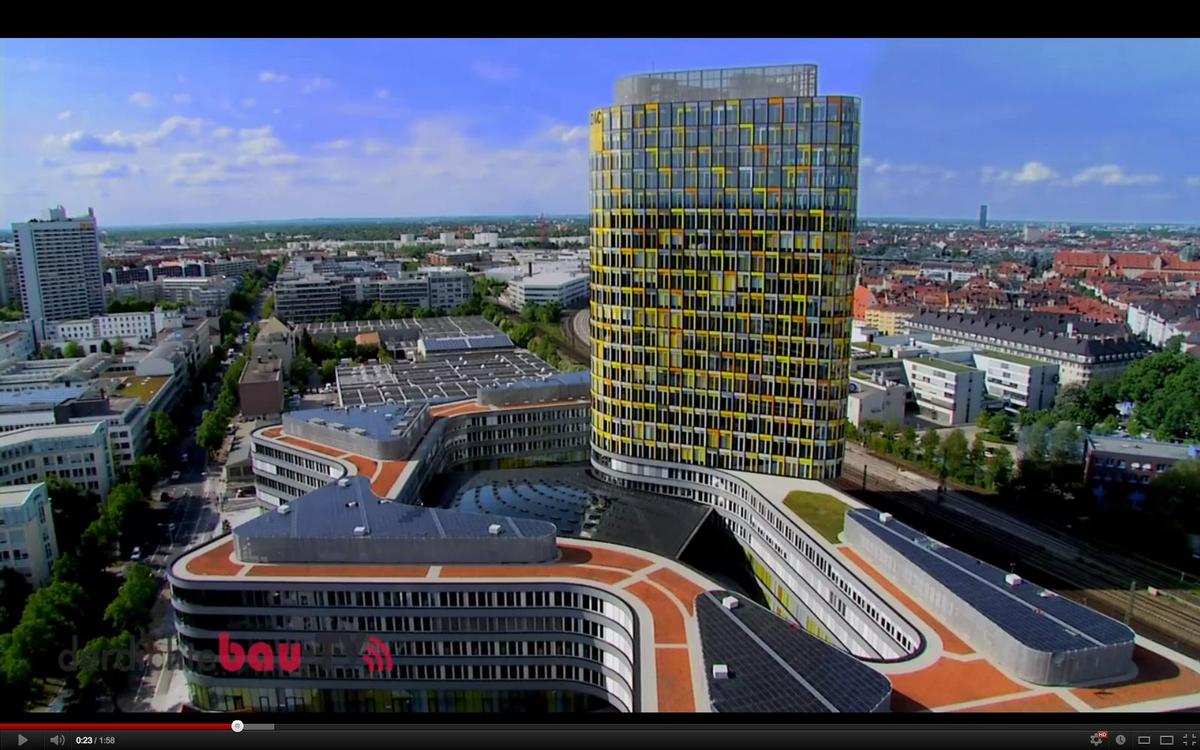 Mediendatei Nr. 214751 Außergewöhnliche Impressionen der ADAC-Zentrale mit den 1.452 rahmenlosen Solarstrom-Modulen auf dem Sockelbau sind auf derdichtebau-TV.de zu sehen