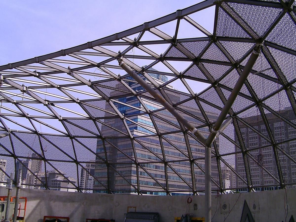 The irregular wave shape of the main canopy spans the public space in front of the building 