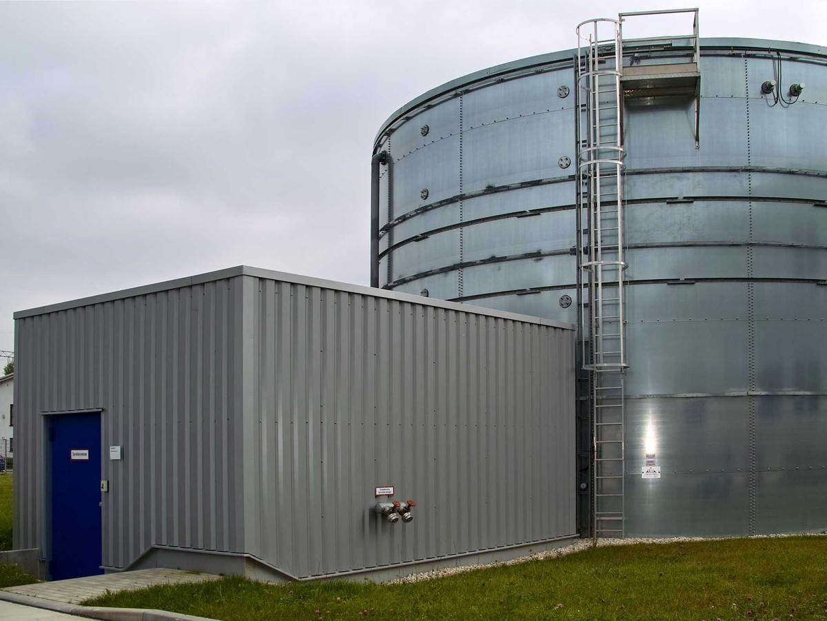 Der Wassertank mit 780 m³ Inhalt dient als unerschöpfliche Löschwasserquelle 