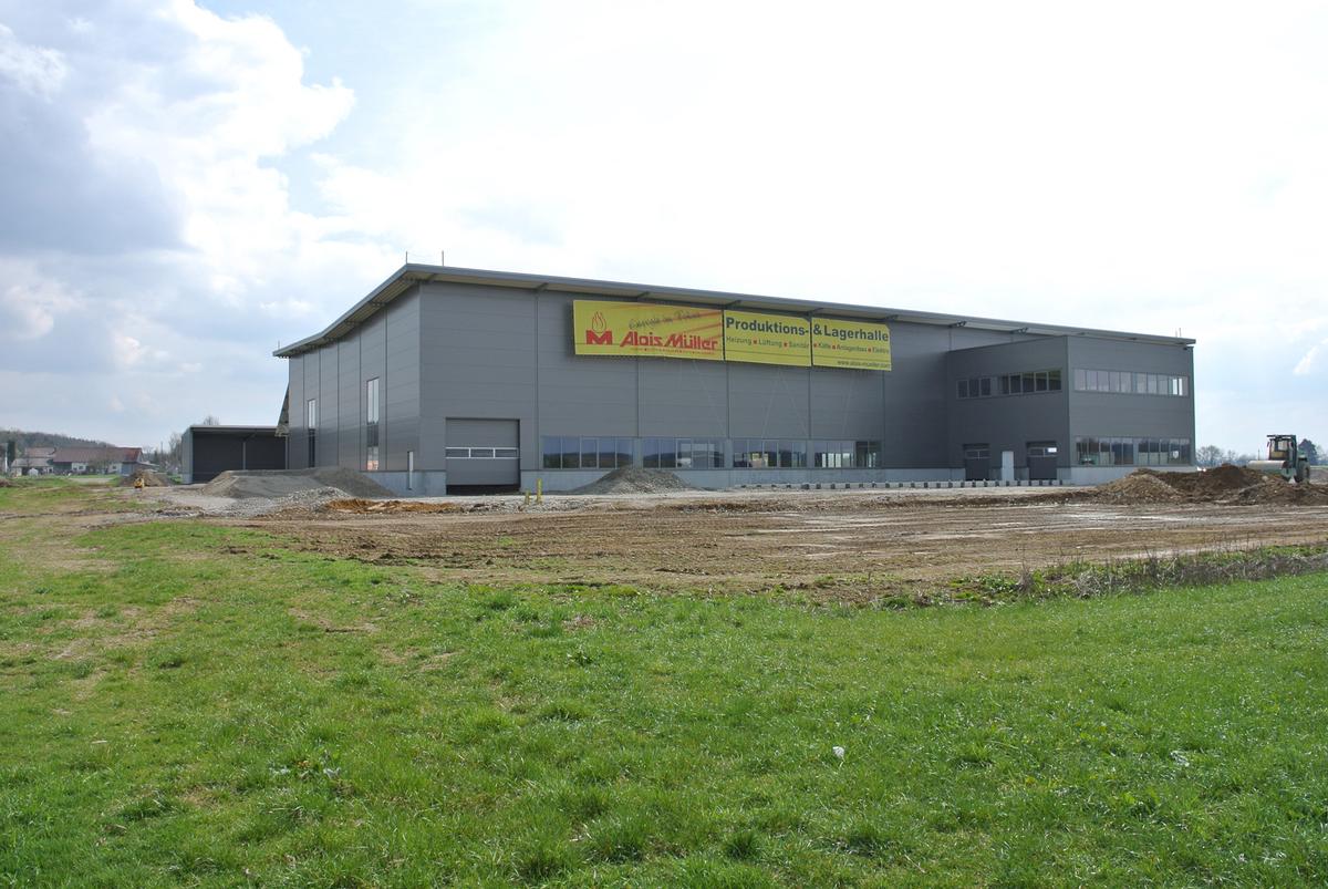 Die Alois Müller GmbH aus Memmingen errichtet in Ungerhausen im Unterallgäu die erste energieautarke Produktions- und Lagerhalle 